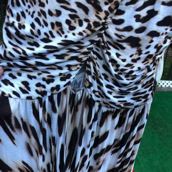 Young Broke & Fabulous size M/L leopard Maxi with center cut out - Picture 4 of 14